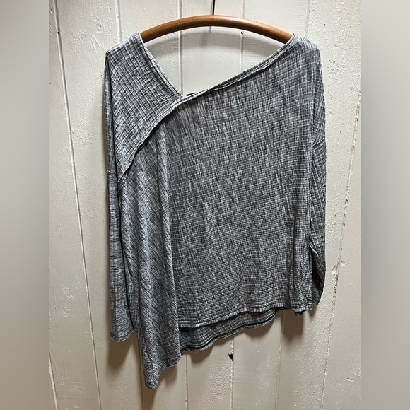 We The Free Rayon Side V Tunic Top - Picture 2 of 8